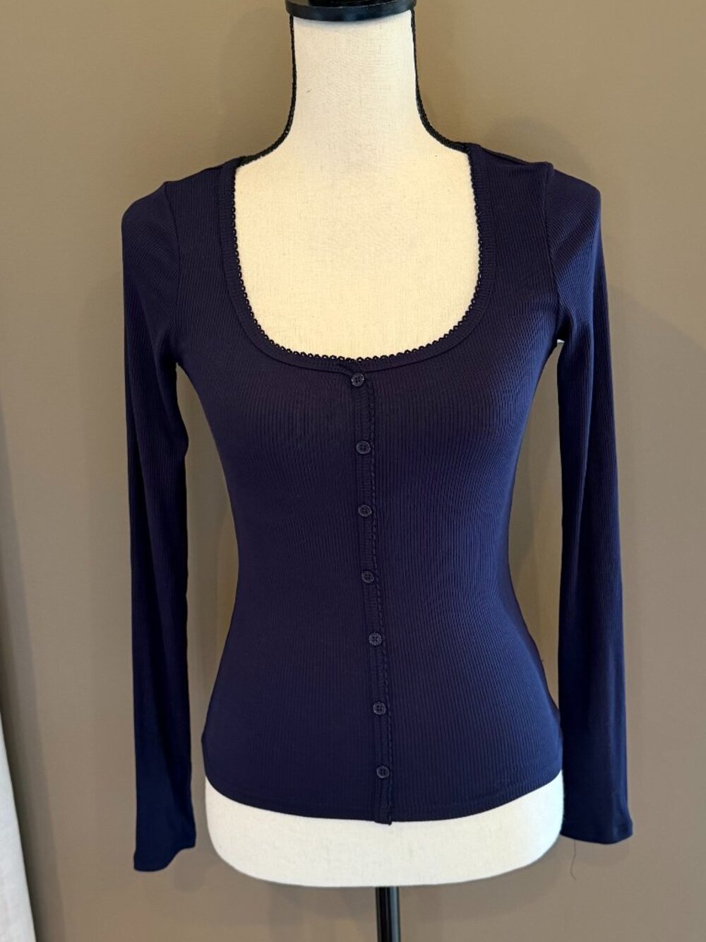 Frankee & SKylarr Navy Ribbed Knit Y2K Bella Long Sleeve Top, Size Small